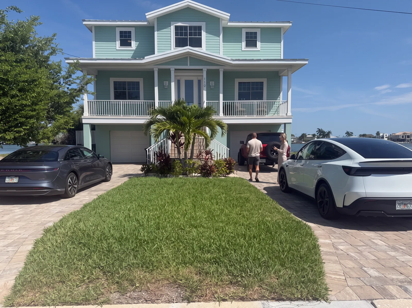 An existing coastal home before its redesign